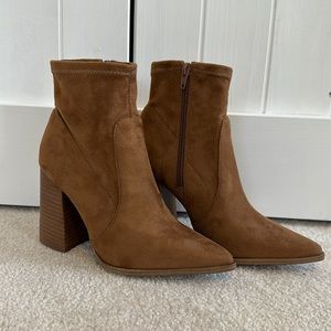 NIB Steve Madden Touchdown booties in Chestnut Size 7